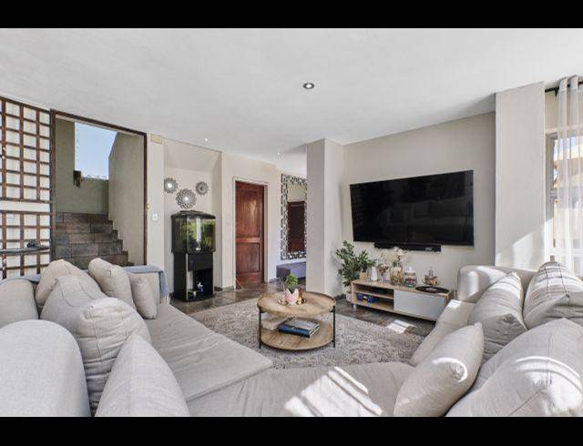 4 BEDROOM CLUSTER FOR SALE IN SUNNINGHILL